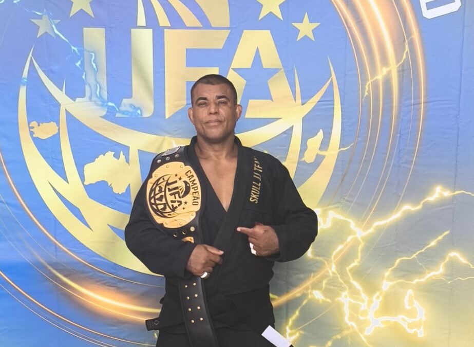 Professor Cleudson França Conquista Cinturão no Evento da JJFA